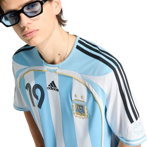 ANTIHUMAN_ADJN3708_VIEW3.webp